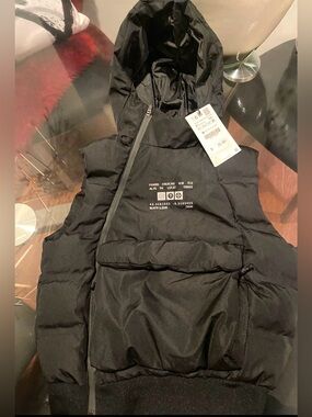 BRAND NEW Boys ZARA Black Hooded Puffer Vest with Front Pocket size small 6/7